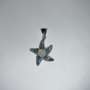 New never worn sterling silver starfish pendant